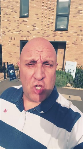 Meeting on site with Razor shine Windows to look at cleaning the windows monthly #dreamcleannick