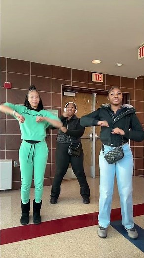 twerking in the splits #danceshorts #dance #baddie #twerking #leggings #fyp #viral #trending #blowup