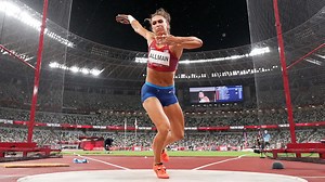 Valarie Allman uncorks giant first attempt for discus gold