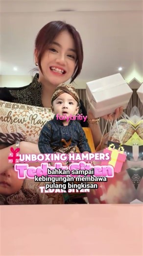 Hampers Tedak Siten Putra Erika Carlina Bikin Tamu Kewalahan