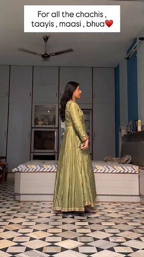 Day-39 of shaadi series ♥️ ,” for all the bua chachis out there , this one is for you🫶🏻, hope you guys love the choreography , sooo dont forget to show your love♥️ . . . . . . . #weddingdance #weddingchoreography #sangeetdance #sangeetchoreography #dedicatedance #sangeetsongs . . . . . . . weddingdance | weddingchoreography | sangeetdance | sangeetchoreography | dedicatedance | sangeetsongs | Riya Maheshwari