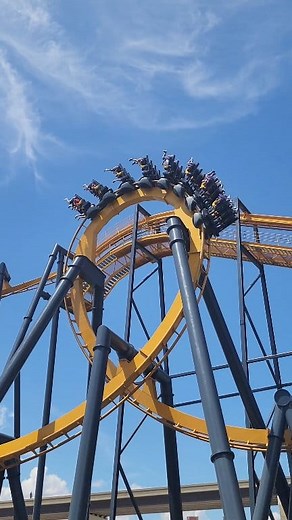 23K views · 337 reactions | BATMAN the Ride 驪 Six Flags Over Texas #batman #batmantheride #sixflags #sixflagsovertexas #Texas #texas2025 #visittexas #rollercoaster #rollercoasters #coasters #CoasterEnthusiast #themepark #themeparkenthusiast #justoutnabout #bolligerandmabillard | Just Out 'n About | Facebook