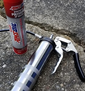 HOLT Industries Harbor Freight Grease Gun Review, Any Good? - BuyToolBags