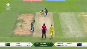 ONE-HANDED CATCH! 🤯🤯🤯 How has Ash Gardner pulled that off? 🥶 #CWC22 | ICC - International Cricket Council