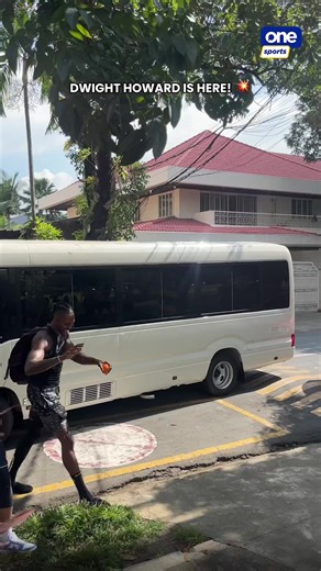 DWIGHT IS HERE 💪 Dwight Howard says hi from from today’s Strong Group training for the Dubai International Basketball Championship! 💥 | One Sports