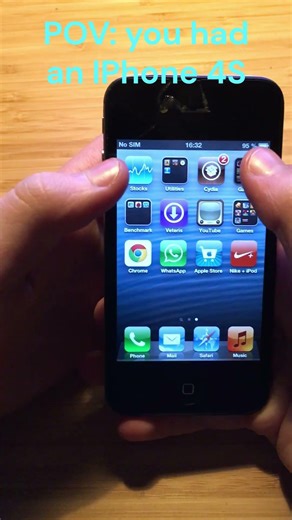 POV you had an IPhone 4S... #apple #iphone #cydia #nostalgia #iphone4 #jailbreaking#iphone4s #mcpe