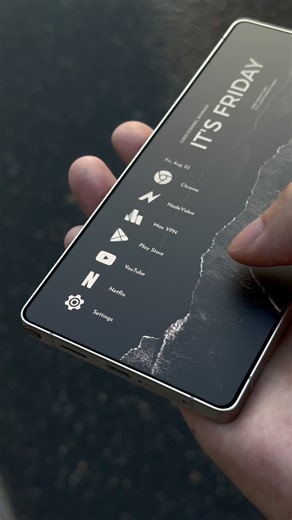 iTheme Design on Instagram: "Sleek. Minimal. Dark.  Turn your phone into a statement with this clean setup. Would you like to style your screen like this? #s25ultra #androidcustomization #phonewallpaper #hintergrundbilder #widget"