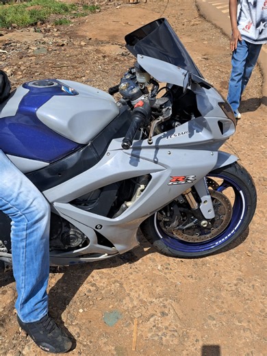 Immaculate Suzuki GSX-R600 K7 with MiVV Exhaust