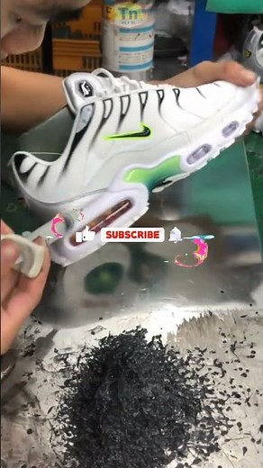 Nike TN's signature colors are white and green #niketn #nike