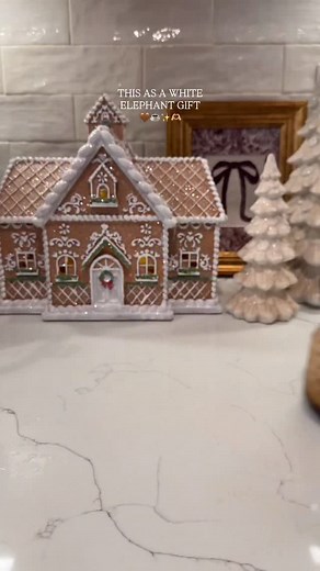 32K views · 4.5K reactions | I know you want this cutie little cup as a gift 﫶 vanilla bean brown sugar latte, save for the recipe bc it’s goooood. 1 tbsp @thegoodandthebeautiful light brown sugar 1/2 tsp @amoretti vanilla bean paste 2 shots @nespressousa blonde or chiaro pods ice, ice baby your milk of choice cinnamon powder Enjoy ☕️ #coffeecups #coffeeathome #coffeerecipe #icedcoffeerecipe #icedlatte | Marionnfelix | Facebook