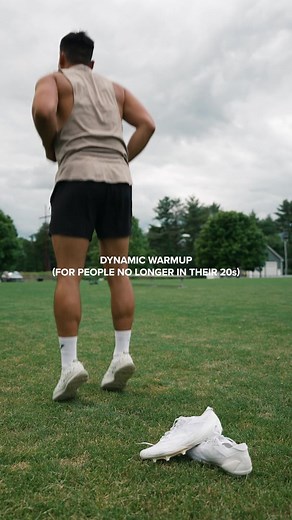 Dynamic warmup (for people no longer in their 20s!) I remember when I could just get up from a nap and start playing a sport 0-100. But, times have changed and I need a little ease in period before I get going. Here’s a simple warmup sequence I do to get prepped! . . #dynamicwarmup #jasonandlaurenpak #warmup