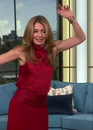 Cat Deeley does the Woman Dancing emoji move #moments #fun #thismorning #ukfemalecelebs