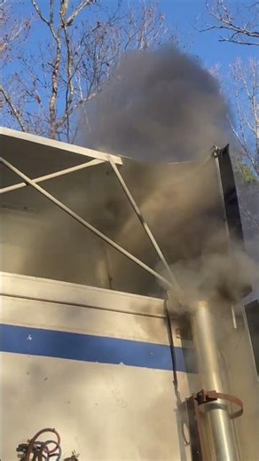 Detroit 60 series diesel powered cabover cold start (LOL) at a frigid 40*F 🤣