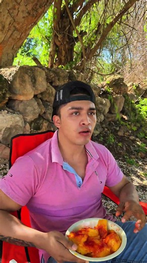 Yo saliendo a criticar en la puerta de mi casa 🤣🤣. #humor #comedia #parodia #fypシ