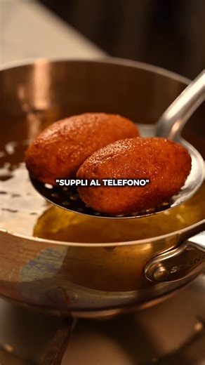 Chef GR 🇮🇹 on Instagram: "Italian street food episode 12 - SUPPLÌ AL TELEFONO We’re going to my region, in the city of Rome with the king of Roman street food. Full recipe below! INGREDIENTS for the Supplì Carnaroli or Arborio - 200g Mozzarella - 1 inch pieces Onion - 1/2 small Butter for cooking - 2 tbsp Tomato Sauce - 3 cups Water - as needed Salt - a pinch Basil - 7/8 leaves Parmigiano - 1 handful Butter for finishing - 4 tbsp INGREDIENTS for coating and frying Breadcrumbs - as needed Water