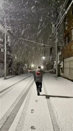 First Snow in Myoko! Here we go! 🇯🇵❄️
