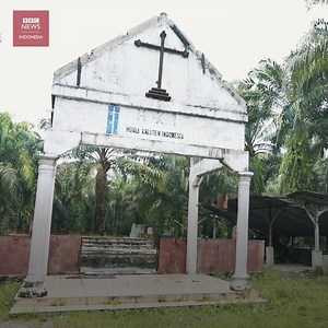 13M views · 170K reactions | [Video] Konflik Aceh Singkil disebut sebagai potret buruk intoleransi di Indonesia, di tengah menjamurnya 'konservatisme yang terobsesi melakukan politik penyeragaman atas nama mayoritas'. Umat Kristen di sana terpaksa beribadah di bawah tenda, banyak di antaranya didirikan di tengah hutan sawit, demi menghindari kecaman umat Islam yang merupakan mayoritas di daerah itu. Sampai mana proses rekonsiliasi berlangsung? | BBC News Indonesia | Facebook