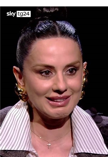 Tutorial per non avere freddo durante la finale di XFactor in Piazza del Plebiscito a Napoli 🥶🩵 @paola iezzi 😎 @Sky tg24