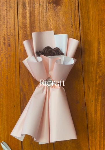 Bouquet Wrapping Tutorial: Easy Steps for Single Flowers