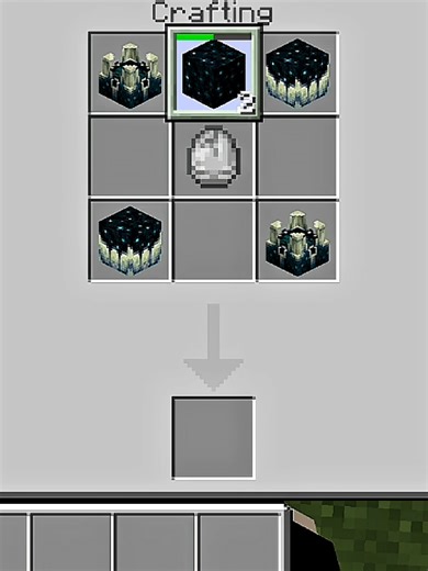 Crafting a Creeper Pickaxe in Minecraft