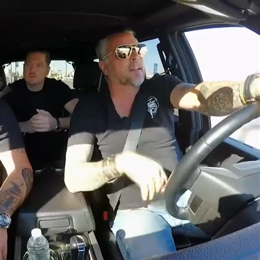This garage was the spot for monster trucks back in the 80s, but now it’s stuck in the past. Time for a serious overhaul! 👀🏚️ #GarageRehabWithRichardRawlings | Love Motoring