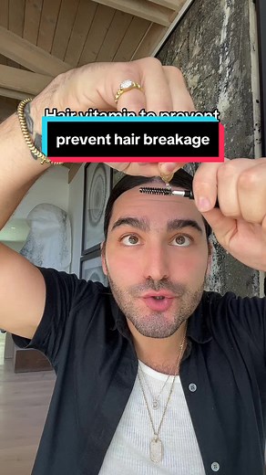 wearing a slick back hairstyle too frequently can cause #damagedhair 🥹applying a heavy barrier, like vitamin e oil can help prevent it❤️ #hairoil #hairtips