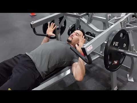 ISO-Lateral Bench Press (Hammer Strength)