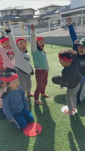 杉の子幼保連携型認定こども園【公式】 on Instagram: "みんな頑張るぞ！ #遊び #遊ぶ #2歳児クラス #気合入れ #エイエイオー #頑張るぞ #運動会ごっこ #杉の子幼保連携型認定こども園 #japan #宮崎 #enjoy #転載禁止です #杉の子はTikTokしてません"