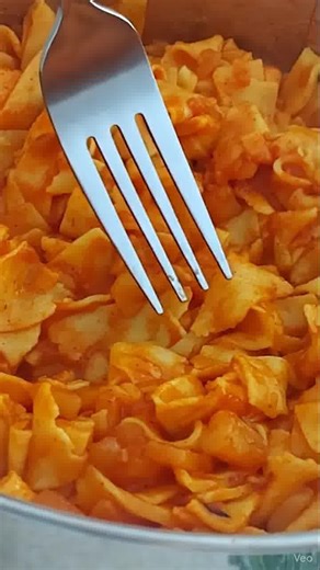 61K views · 469 reactions | A falusi háziasszonyok erre esküsznek: így készül az eredeti szaftos krumplis tészta Recept: https://erdekesmagazin.hu/igy-keszul-az-eredeti-krumplis-teszta/ | A szív szava | Facebook