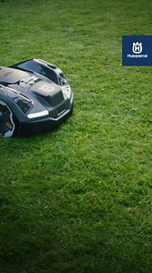 Passez au sans fil avec le robot Husqvarna Automower® 405XE – la technologie reconnue du leader mondial de la tonte robotisée. Notre technologie de pointe permet de créer des zones d'exclusion, d'éviter des objets et même d'assurer une finition parfaite jusqu'aux bordures grâce à la fonction Edge Cut. Faites le bon choix avec Husqvarna. | Husqvarna
