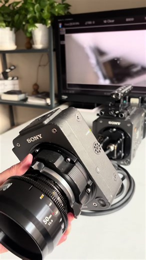 🎥 Sony VENICE split-cable installation — compatible with both VENICE 1 and VENICE 2. I made a short video demonstrating the installation step by step, covering a setup that works for both first- and second-generation VENICE cameras. Hope this helps make your workflow smoother on set. #SonyVENICE #VENICE1 #VENICE2 #CameraSetup #FilmGear