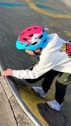 Learning the Basics 🛹 | First Skate Park Attempts