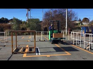 フォーク検定（リーチ）運転（積付け・積卸し動画
