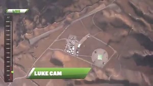 1M views · 11K reactions | Um americano se tornou a primeira pessoa na história a fazer um salto a 25 mil pés sem... paraquedas. Luke Aikins, de 42 anos, pulou de um avião na Califórnia, nos Estados Unidos, em direção a uma enorme rede de segurança instalada na cidade de Simi Valley. A uma velocidade de 240 km/h, o salto durou dois minutos... e é de tirar o fôlego! (vídeo: RT/Youtube) Assista: | Rádio BandNews FM | Facebook