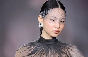 Accademia Costume & Moda (ACM) 参加了第十届意大利时尚毕业生展，展示了由 10 名“Alta Moda，时装设计”学术硕士学生设计