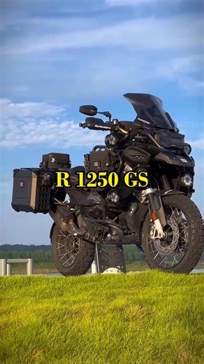 Only Motors on Instagram: "BMW R1250GS . . . . . . . . . #bmw #r1250gs #gs #adventure #motos #biker #honda #susuki #yamaha #kawasaki #ktm #bmwmotorrad #motor"