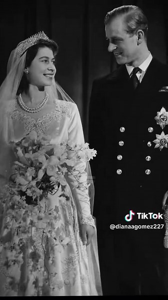 Thật ra, Philip lấy Elizabeth là cũng đang có lợi cả đôi đường 😔💔💔💔 Philip vốn là Hoàng tử Hy Lạp và Đan Mạch, nhưng gia đình lưu vong, còn ông không phải người thừa kế ngai vàng. Cưới Elizabeth, ông từ bỏ tước hiệu cũ để trở thành công dân Anh, đổi lại có một vị trí đặc biệt bên cạnh người thừa kế ngai vàng, người sau này trở thành Nữ hoàng Elizabeth II.#queenelizabeth #princephillip #xh #trending #fyp