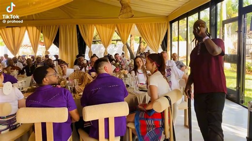 I wonder what’s brewing in Venda the past few long weekends I’ve been seeing weddings between whites and Venda people 🙆🏾‍♂️