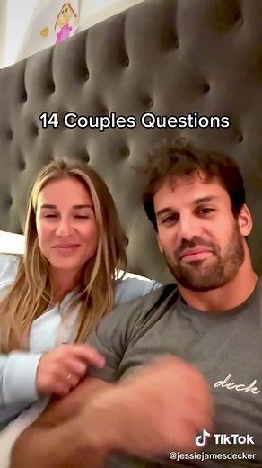 Couples Question Challenge: Fun Game for Partners