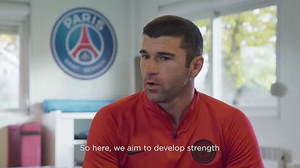 How do you get as fit as a professional football player? We sent Lisa Freestyle to PSG, to help give your game The Edge 📈 | COPA90