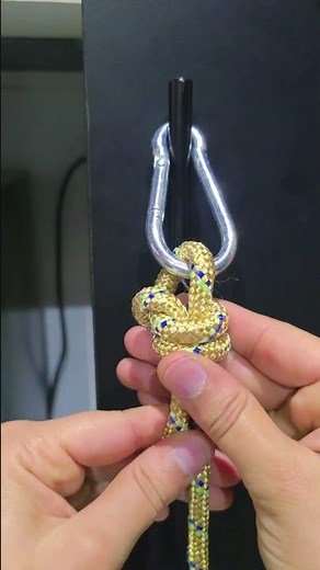 How to Tie a Halyard Hitch in 30 Seconds | Sailing Knot Tutorial