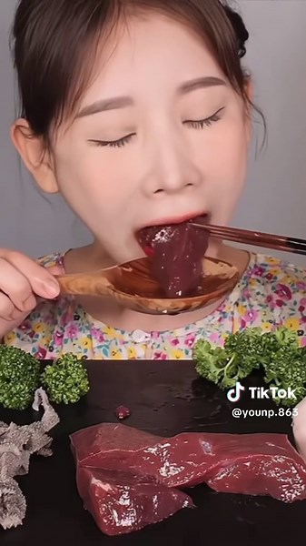 生レバーASMR 第2弾！切る音も楽しめるモッパン