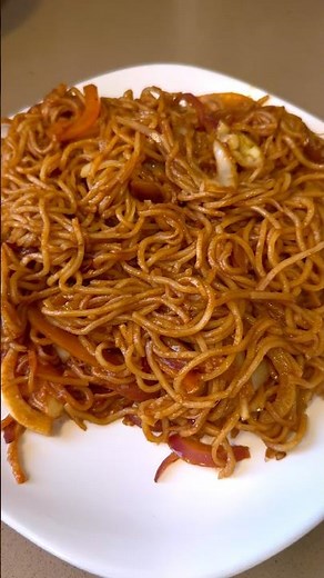 Indo-Chinese Chowmein Recipe 🍜 | Street Style Noodles