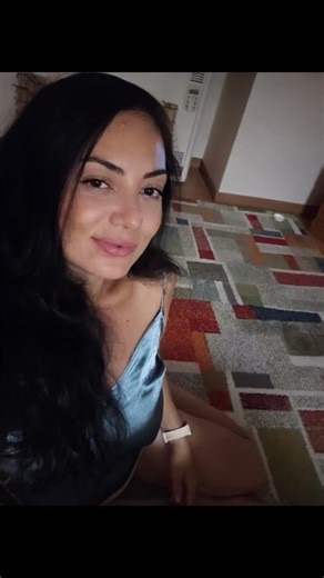 Lisa Smith on Instagram: "I had the most beautiful night with the most beautiful company.. It's nightcap o'clock and cleanup time for me ..prepare for the next morning.. I love all the people I have in my life ❤️ feeling happy ❤️ goodnight ❤️🫶❤️💕 #femaleartist #goodvibes #goodnight🌙 #kisses"