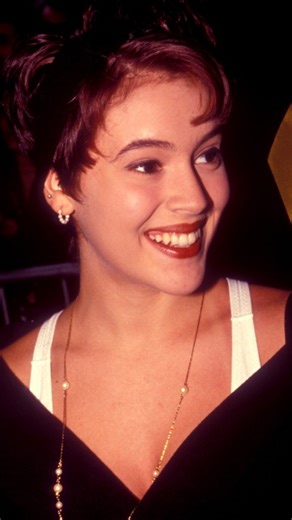 Alyssa Milano is practically unrecognizable now