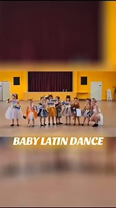 𝗕𝗔𝗕𝗬 𝗟𝗔𝗧𝗜𝗡 𝗗𝗔𝗡𝗖𝗘 (3-5 anni) 💃🕺 👉 Il primo passo nel mondo della danza… giocando! Cari genitori, il nostro corso di Baby Latin Dance è pensato proprio per i più piccoli: un'esperienza divertente e coinvolgente per muovere i primi passi di danza latina attraverso le musiche e i personaggi dei cartoni animati che amano di più! 🎶✨ 👶 Per i bambini sarà: ✔️ Un primo approccio al ballo in modo giocoso e creativo ✔️ Un’attività che stimola il movimento, la coordinazione e l’ascolto mu
