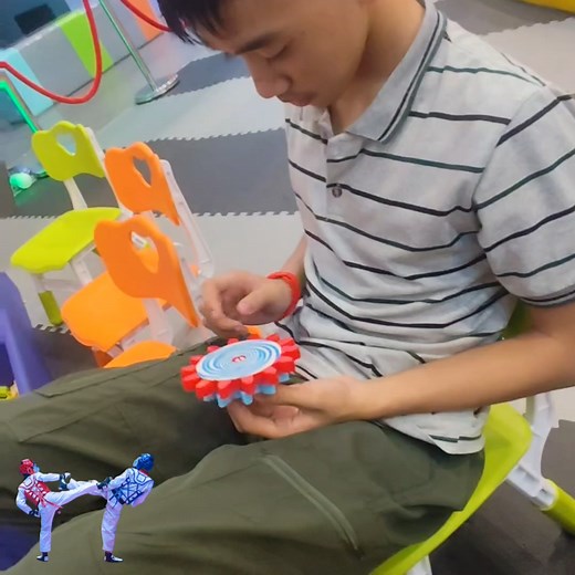 I don’t even know… this toy just has that magic. It confuses you a bit but somehow calm you at the same time. #chillvibes #Toys | Gian Khyle