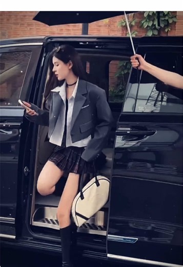 Exploring Zhang Yuxi's Captivating Beauty