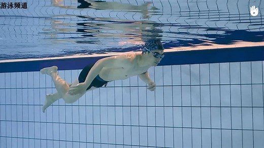 学游泳零基础入门：试着在深水区游动