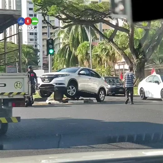 26K views · 268 reactions | You can't park there Sir. =============================== Car insurance due? Get peace of mind with BUDGET DIRECT INSURANCE. Get full protection with great insurance cover. Use Affinity code ROADSSG to enjoy 5% off premium. Don't wait, get an instant quote today! https://bdi.sg/insure-your-car-offer | ROADS.sg | Facebook